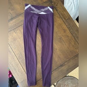 Lululemon Leggings Plum/Purple size 6 Wunder Unders